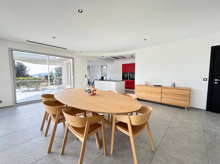 Image No.3-4 Bed House for sale