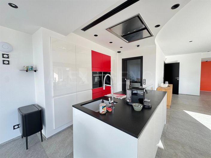 Image No.7-4 Bed House for sale