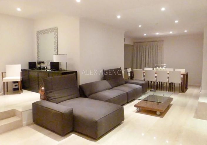 Image No.17-6 Bed House for sale