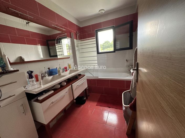 Image No.7-3 Bed House for sale