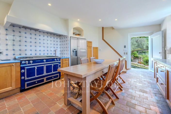 Image No.21-8 Bed House for sale