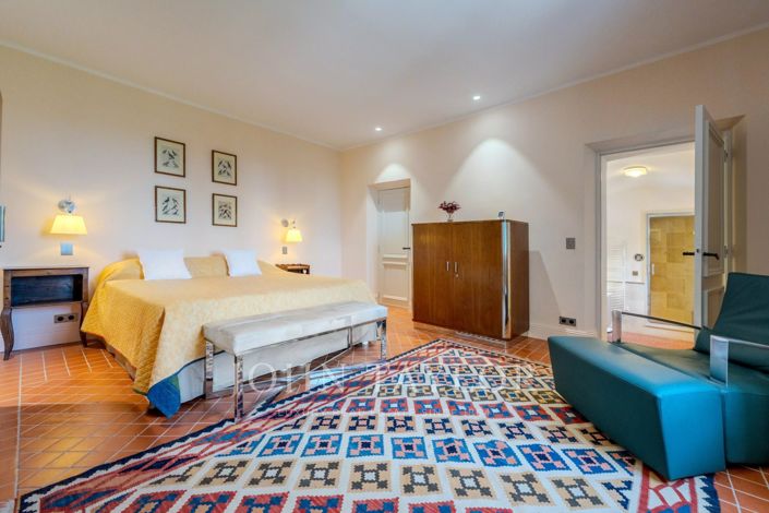 Image No.25-8 Bed House for sale