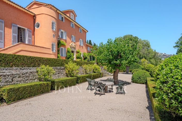 Image No.4-8 Bed House for sale