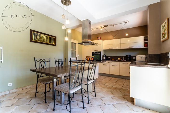 Image No.24-5 Bed House for sale