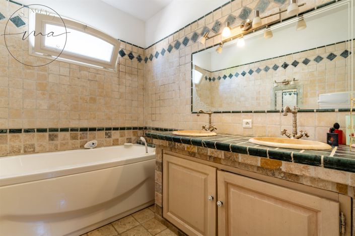 Image No.28-5 Bed House for sale