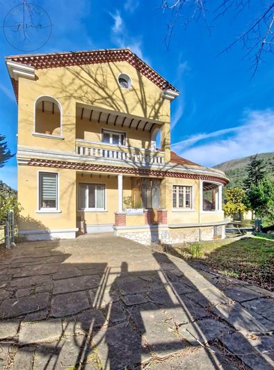 Image No.24-7 Bed House for sale
