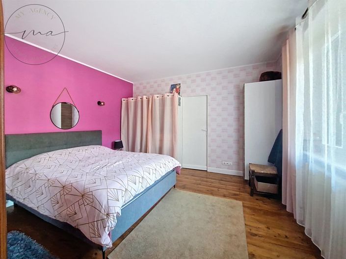 Image No.7-7 Bed House for sale
