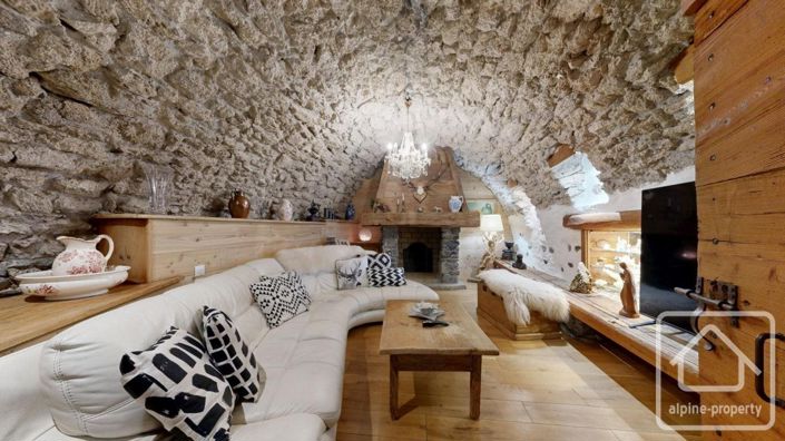 Image No.14-7 Bed Property for sale