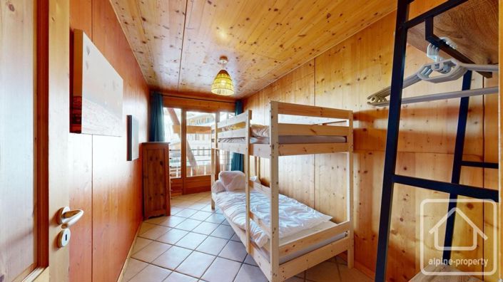 Image No.20-5 Bed Apartment for sale