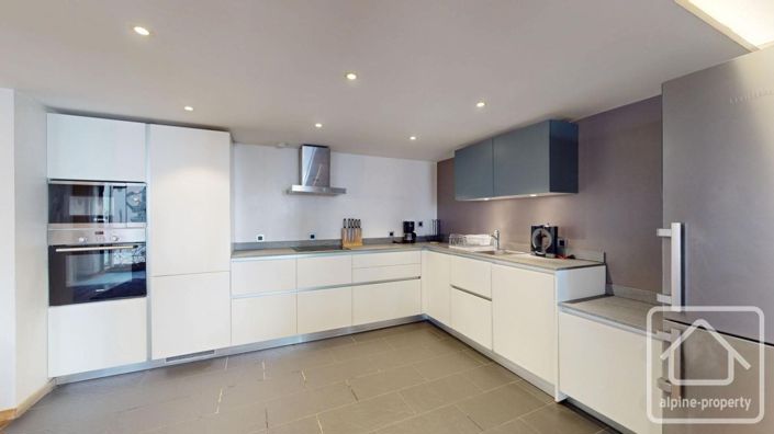 Image No.10-3 Bed Apartment for sale