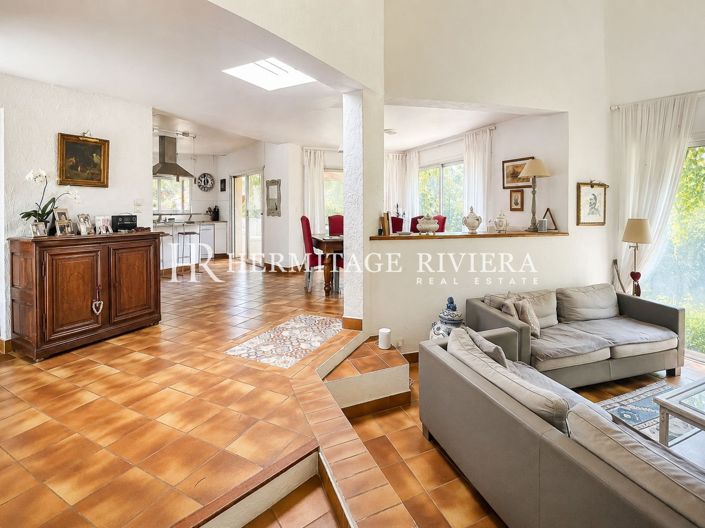 Image No.5-6 Bed House for sale