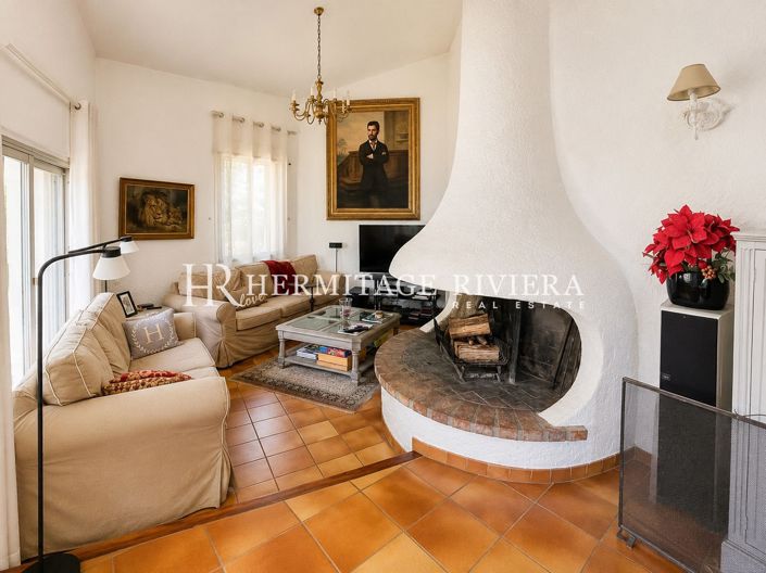 Image No.8-6 Bed House for sale
