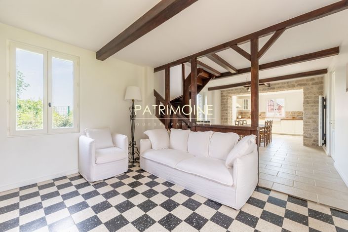 Image No.8-4 Bed House for sale