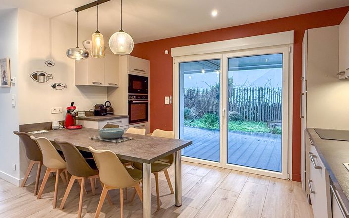 Image No.18-6 Bed House for sale