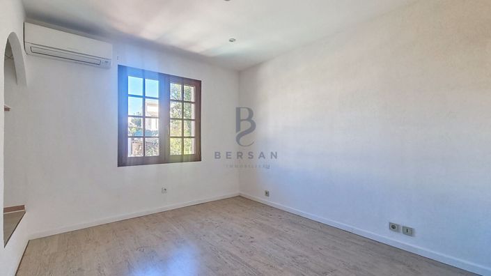 Image No.17-4 Bed House for sale