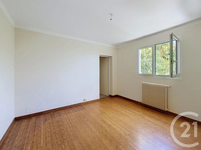 Image No.15-3 Bed House for sale