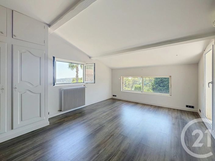 Image No.18-3 Bed House for sale