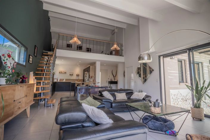 Image No.2-4 Bed House for sale