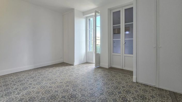Image No.11-6 Bed House for sale