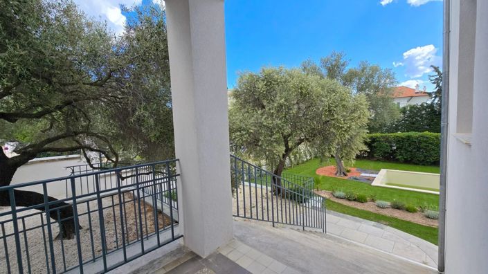 Image No.5-6 Bed House for sale