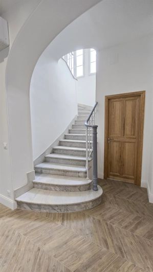 Image No.8-6 Bed House for sale