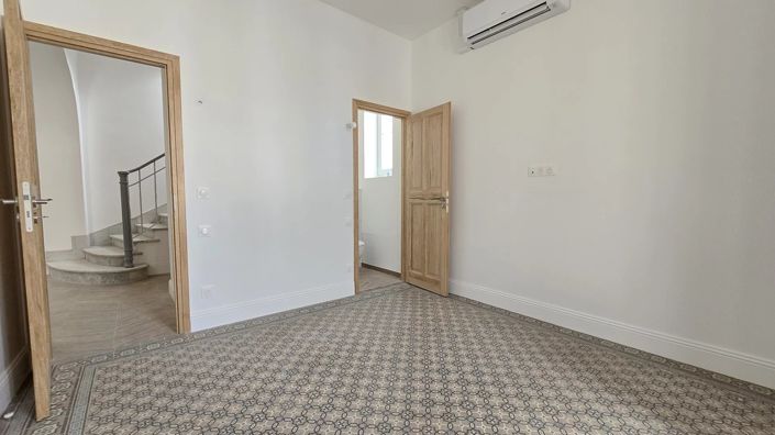 Image No.9-6 Bed House for sale