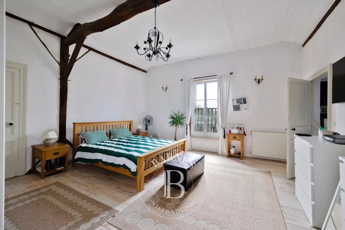 Image No.18-5 Bed House for sale