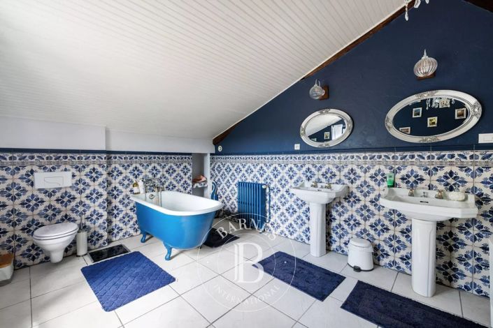 Image No.19-5 Bed House for sale