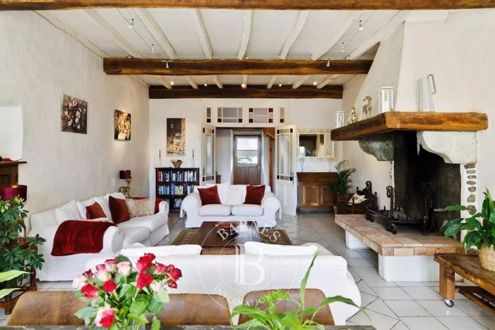 Image No.8-5 Bed House for sale