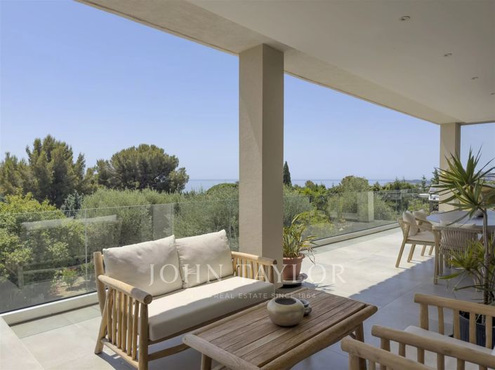 Image No.6-5 Bed House for sale
