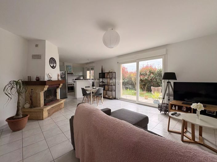 Image No.4-2 Bed House for sale