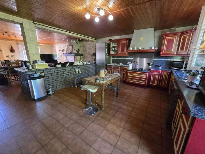 Image No.2-4 Bed House for sale