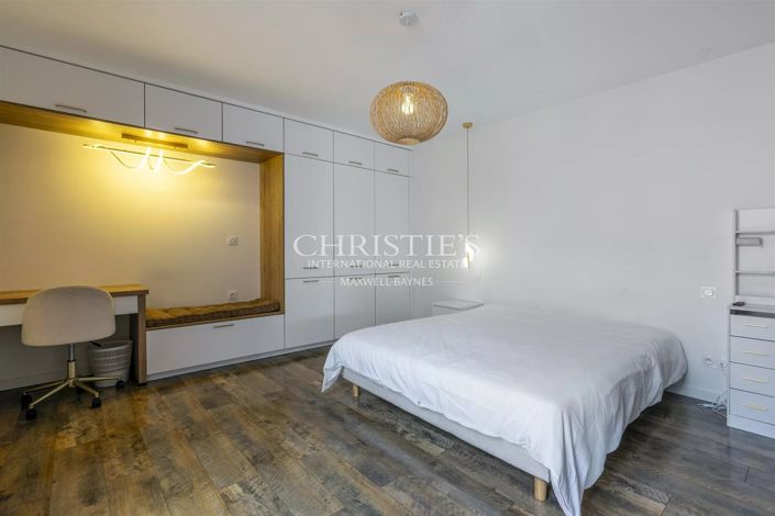Image No.12-5 Bed House for sale