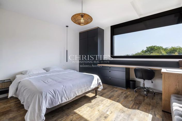 Image No.13-5 Bed House for sale