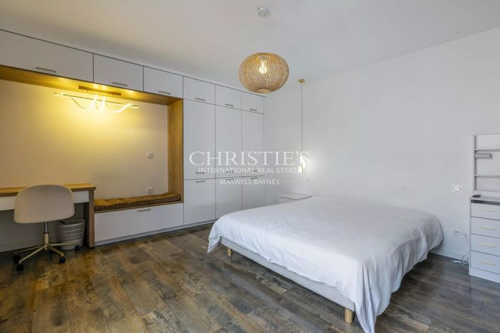 Image No.15-5 Bed House for sale