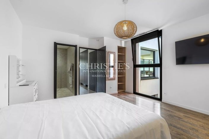 Image No.16-5 Bed House for sale