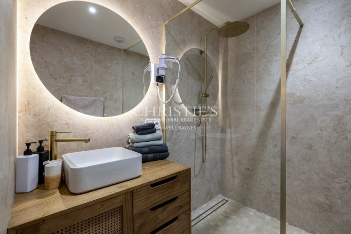 Image No.17-5 Bed House for sale