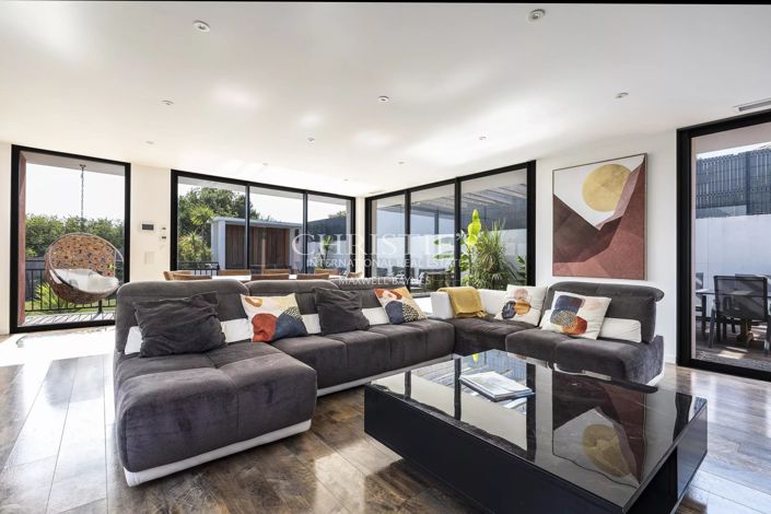 Image No.4-5 Bed House for sale