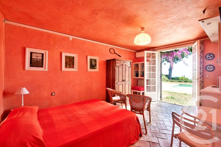 Image No.17-5 Bed House for sale