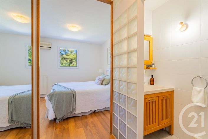 Image No.12-3 Bed Apartment for sale