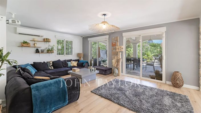 Image No.7-5 Bed House for sale