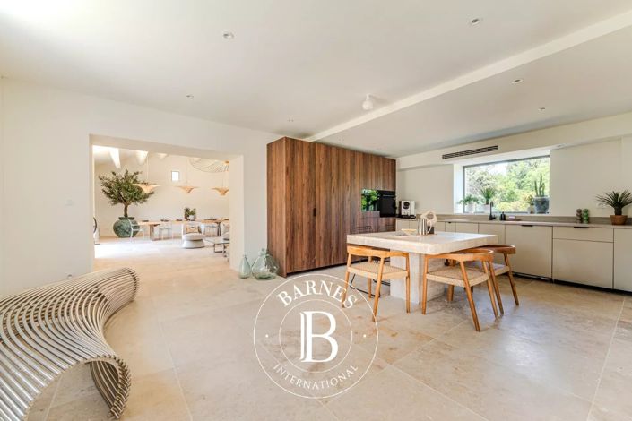 Image No.14-6 Bed House for sale