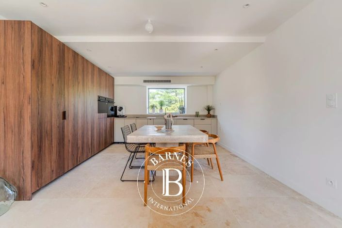 Image No.15-6 Bed House for sale