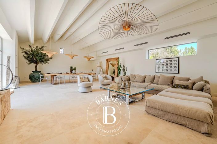 Image No.16-6 Bed House for sale
