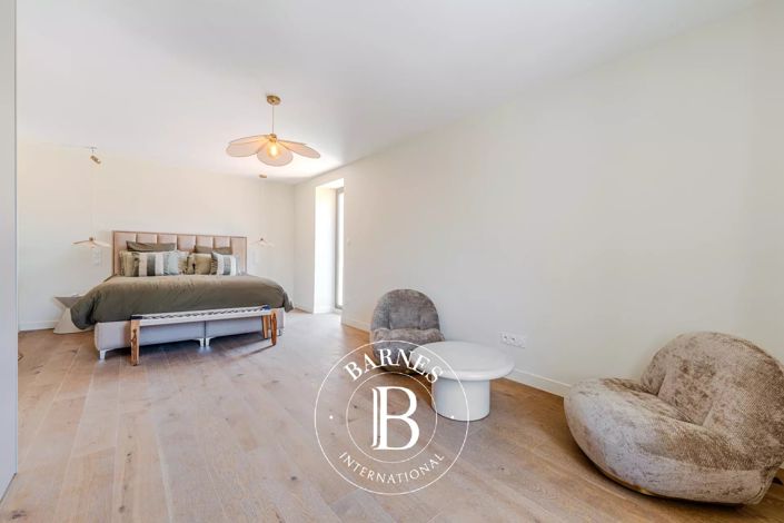Image No.27-6 Bed House for sale