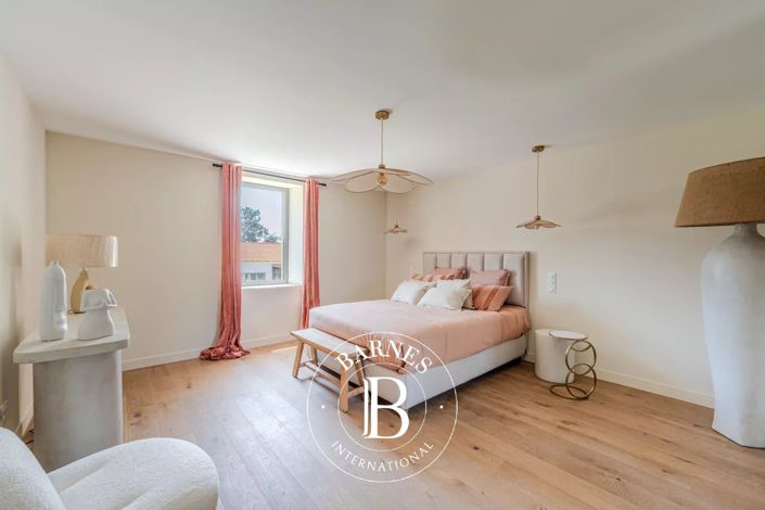 Image No.28-6 Bed House for sale