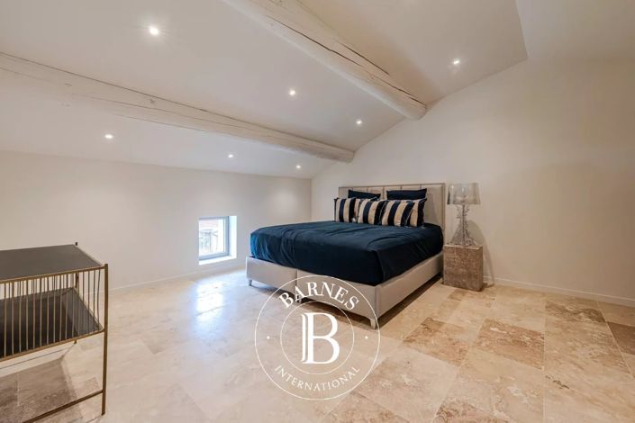 Image No.32-6 Bed House for sale