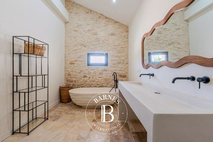 Image No.36-6 Bed House for sale