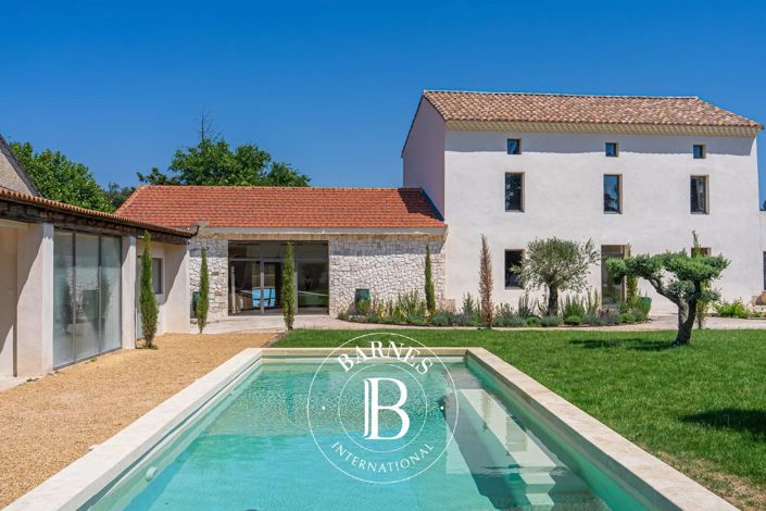 Image No.8-6 Bed House for sale