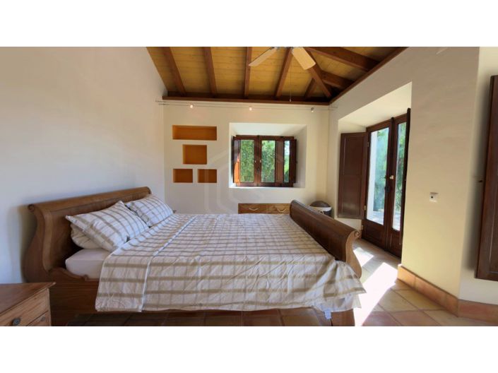 Image No.19-3 Bed House for sale